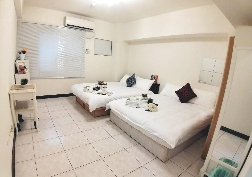Gushan District Apartment | 瑞豐夜市館-4-8人包層-J