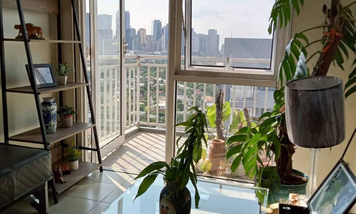 Ugong Apartment | 1 Bedroom Access Penthouse Condo Unit