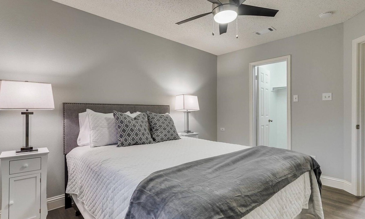 Grapevine House | 10 min from DFW Airport in Grapevine! 30+ Day Stays