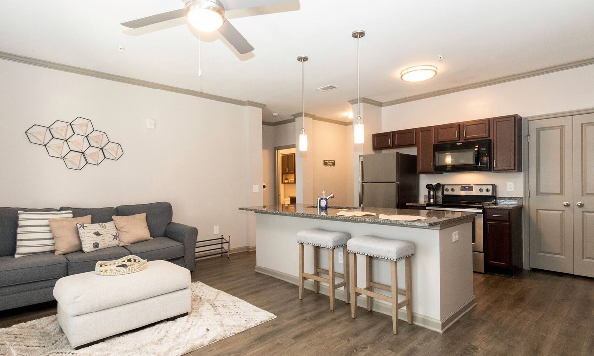 South Nashville Apartment | 2br Near Downtown+Parking+Pooln