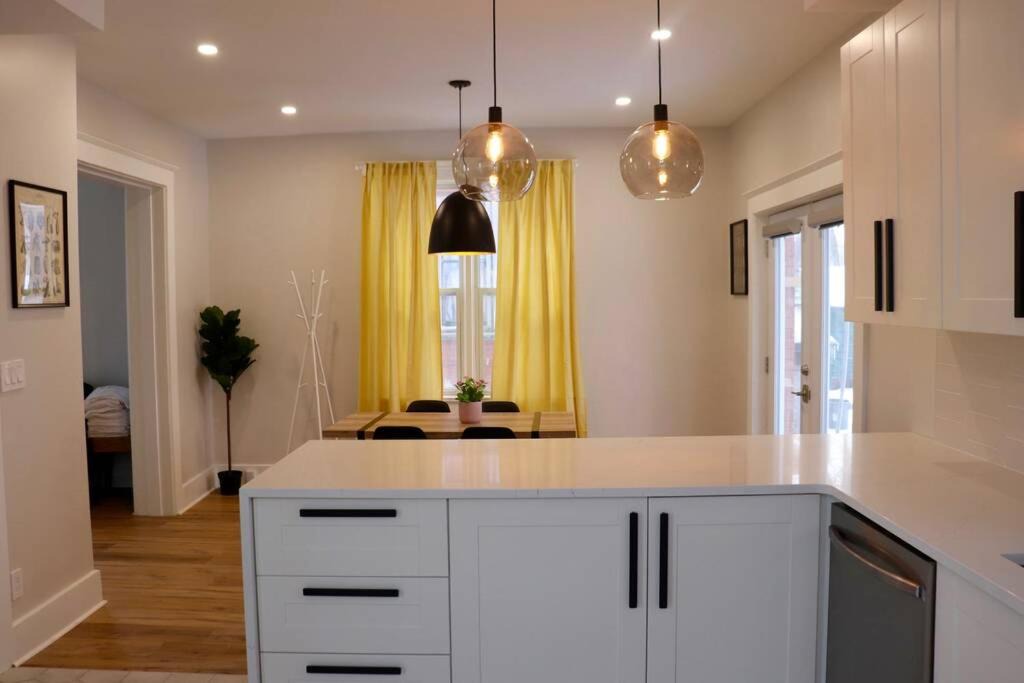 Waterloo House | 3-BEDROOM CENTURY MODERN HOME UPTOWN WATERLOO