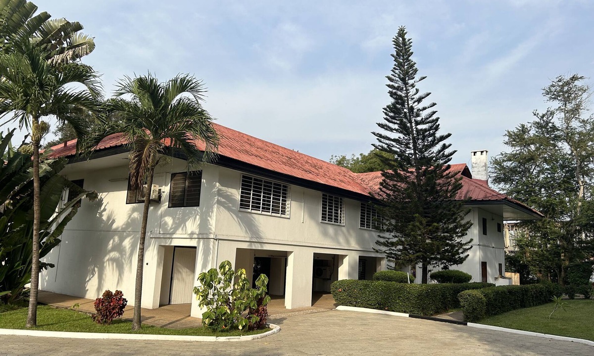 West Ridge House | Becky’s Spacious Oasis