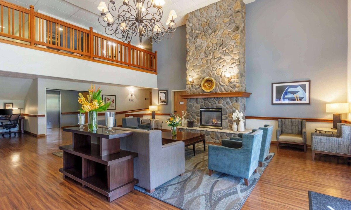 The Bowl of Edmonds Hotel | Best Western Plus Edmonds Harbor Inn