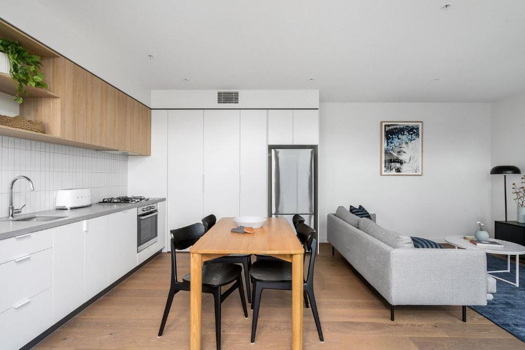 Glen Iris Apartment | Boutique Stays - Axel Apartments 202 The Radnor