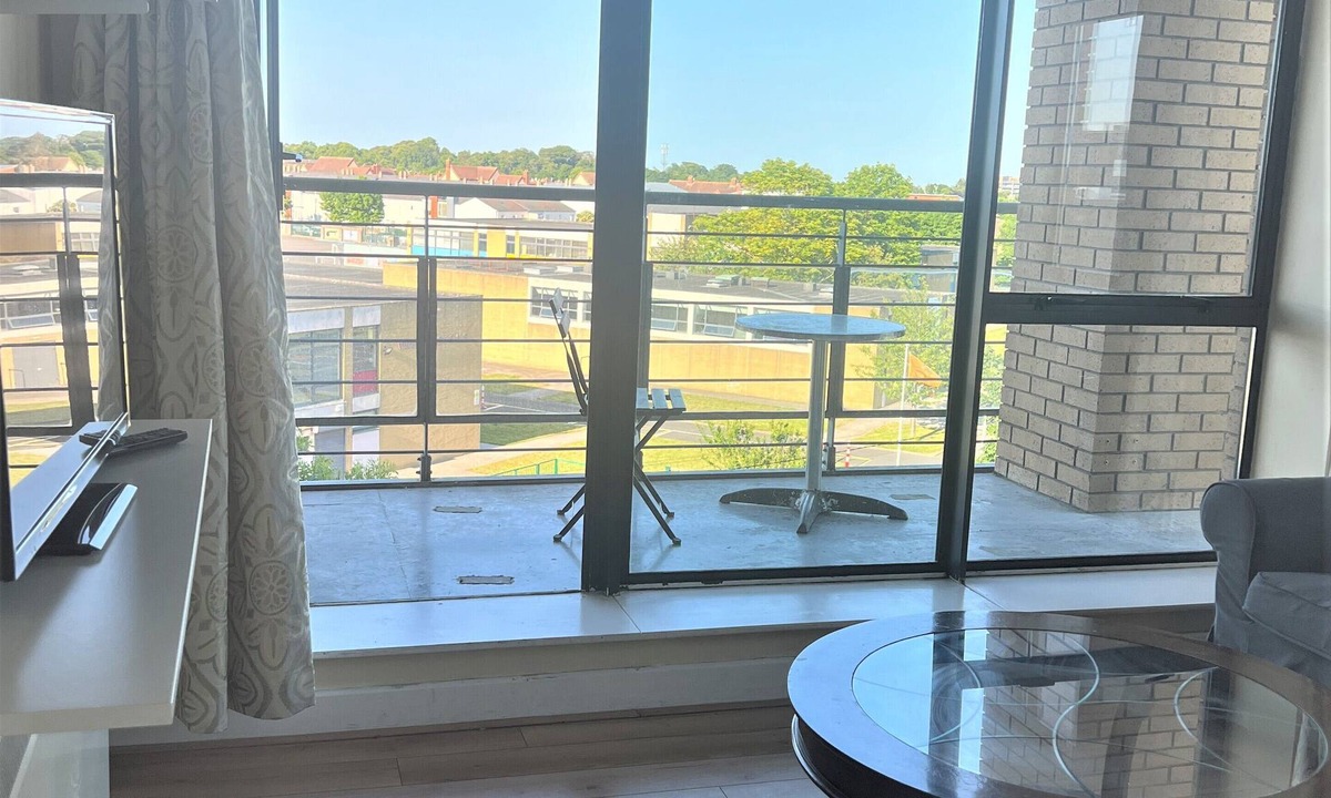 Santry Apartment | Bright view Apt between dublin airport and city canter