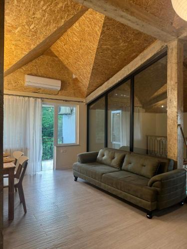 Tkhilnari House | Citrica