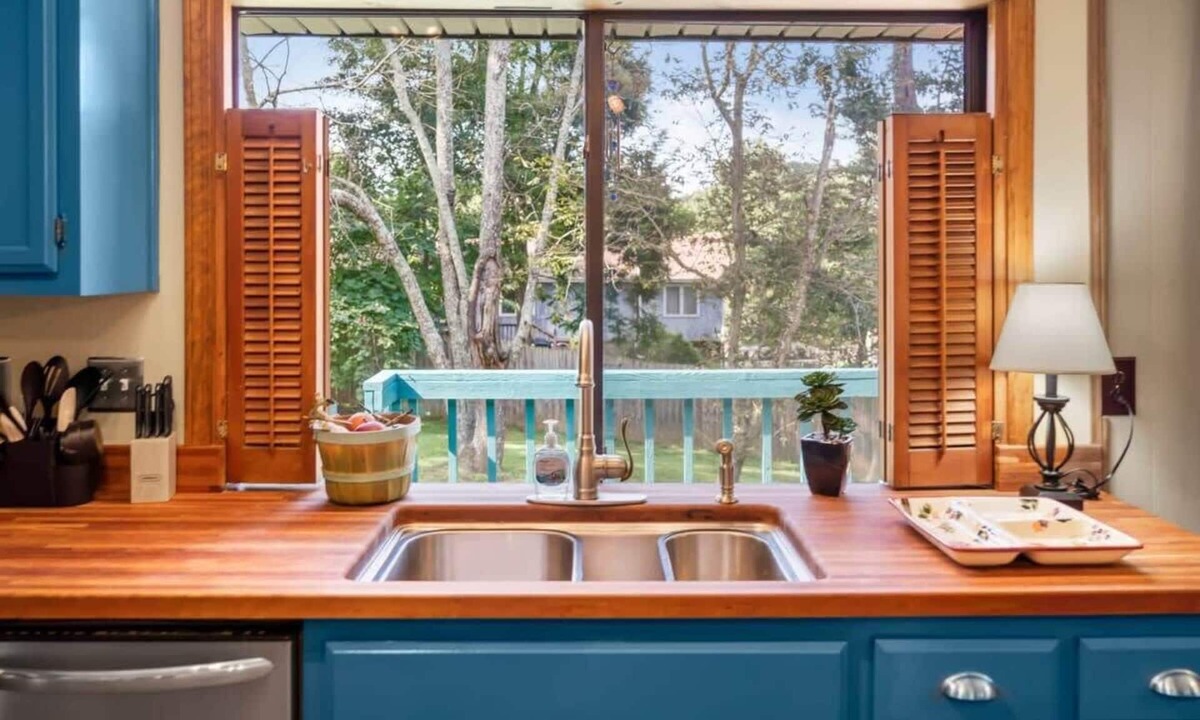 Madison House | Eastview Drive Jolly Green Giant