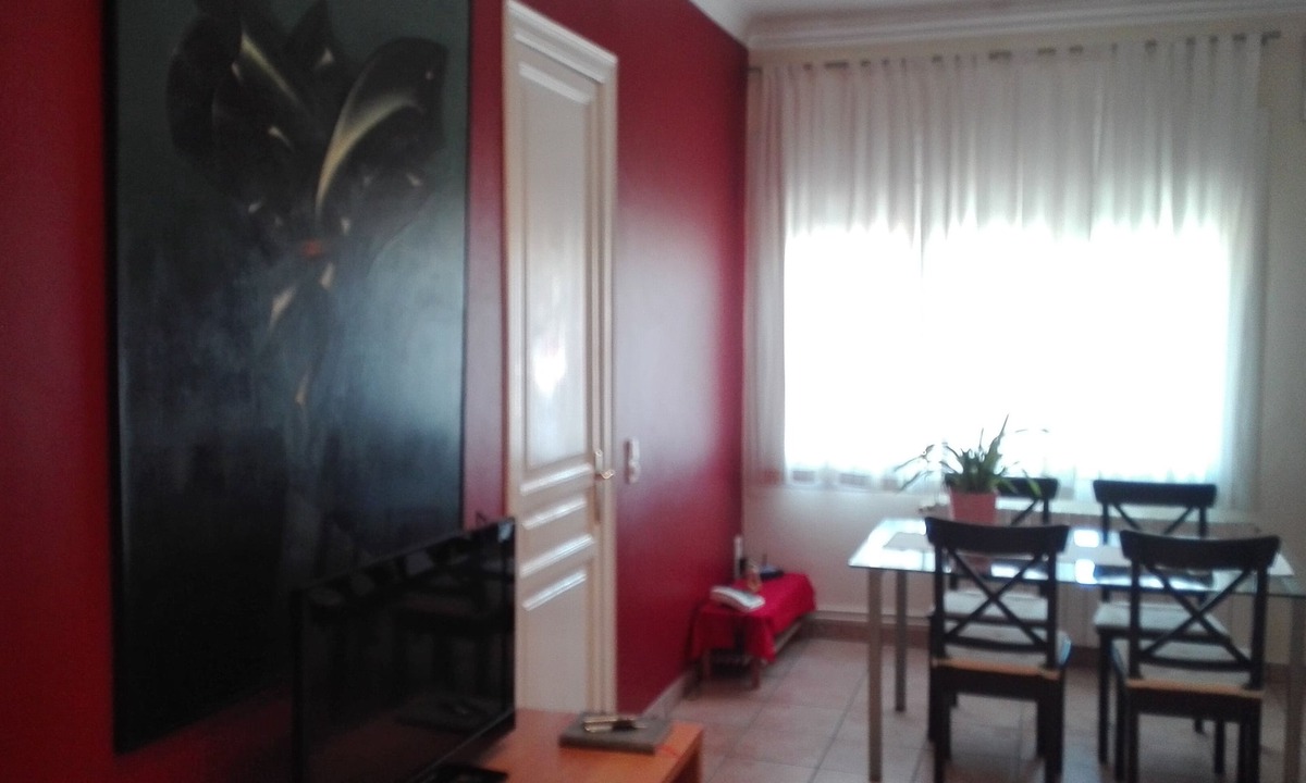 La Nova Esquerra de l'Eixample Apartment | Enjoy Barcelona from our central, sunny and quiet apartament.