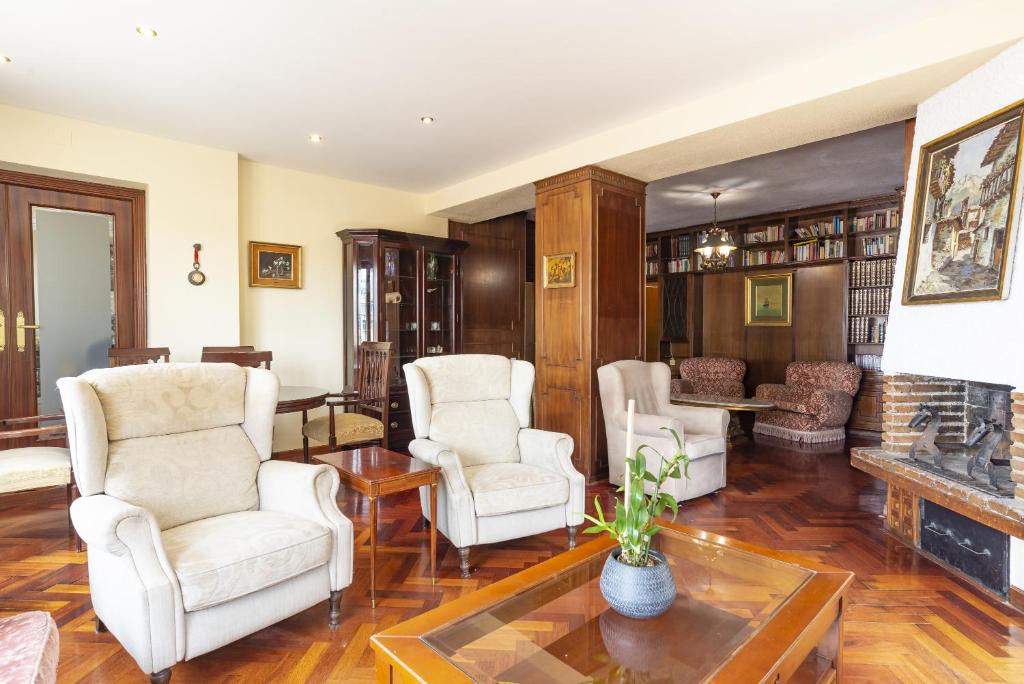 Ensanche Centro Apartment | Gran Ático en el Soho de Málaga para 7