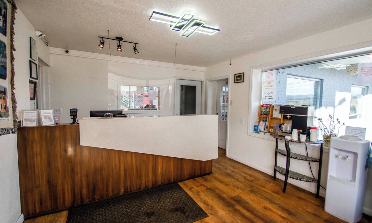 Goldbond Hotel | Holiday Lodge Virginia