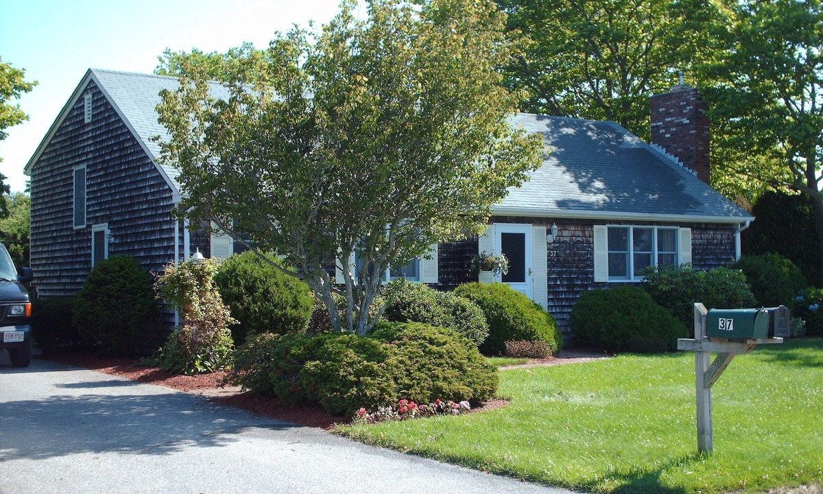 Eastward Look House | IMMACULATE HOUSE-WI FI, A/C, SLEEPS 12, 3 FULL BATHS, WALK TO BEACHnAUG 2-9 OPEN