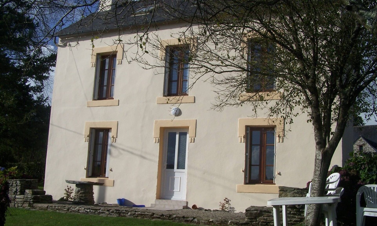Plonevez-du-Faou House | independent house campaign