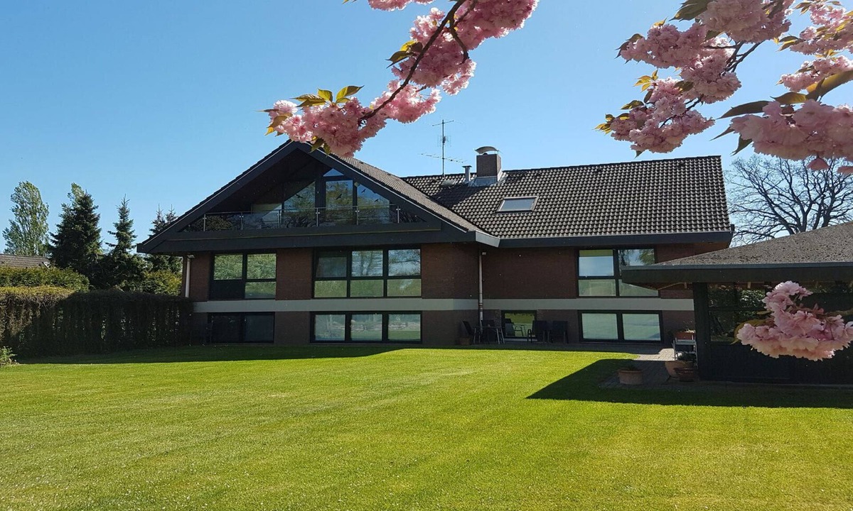 Seevetal House | Large holiday home with winter garden in a quiet location! Near Hamburg