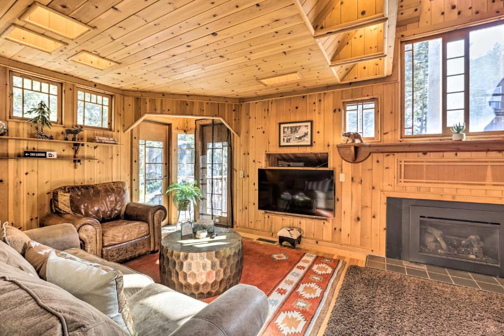 Upper Kingsbury House | Less Than 1 Mi to Heavenly Lifts Tahoe Area Townhome!