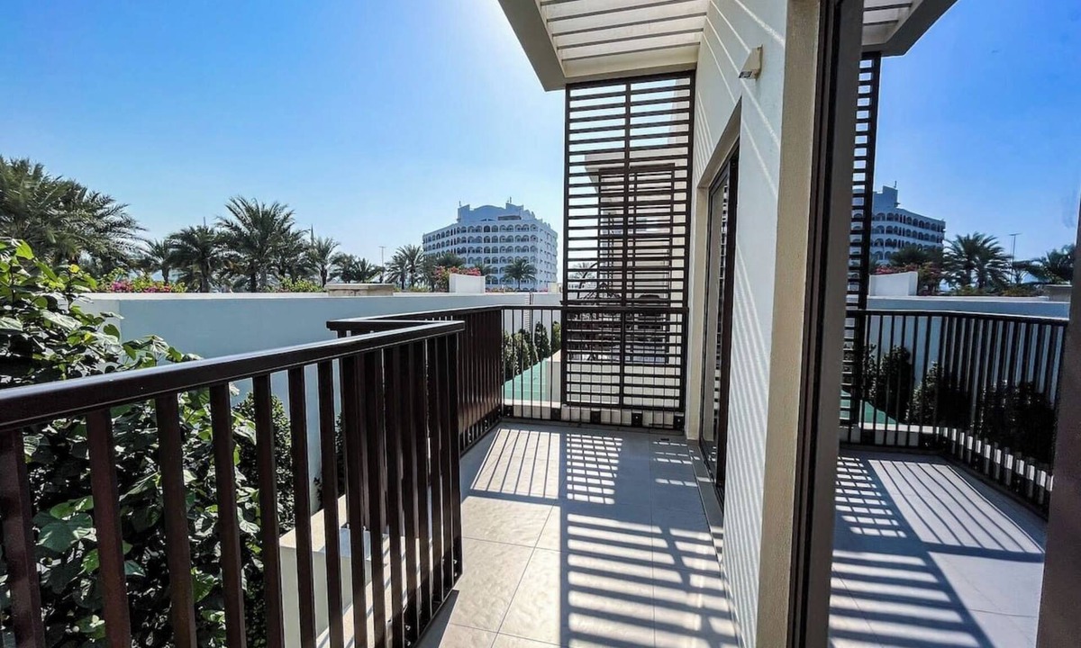 Al-Fujairah House | Luxury White Villa by the sea