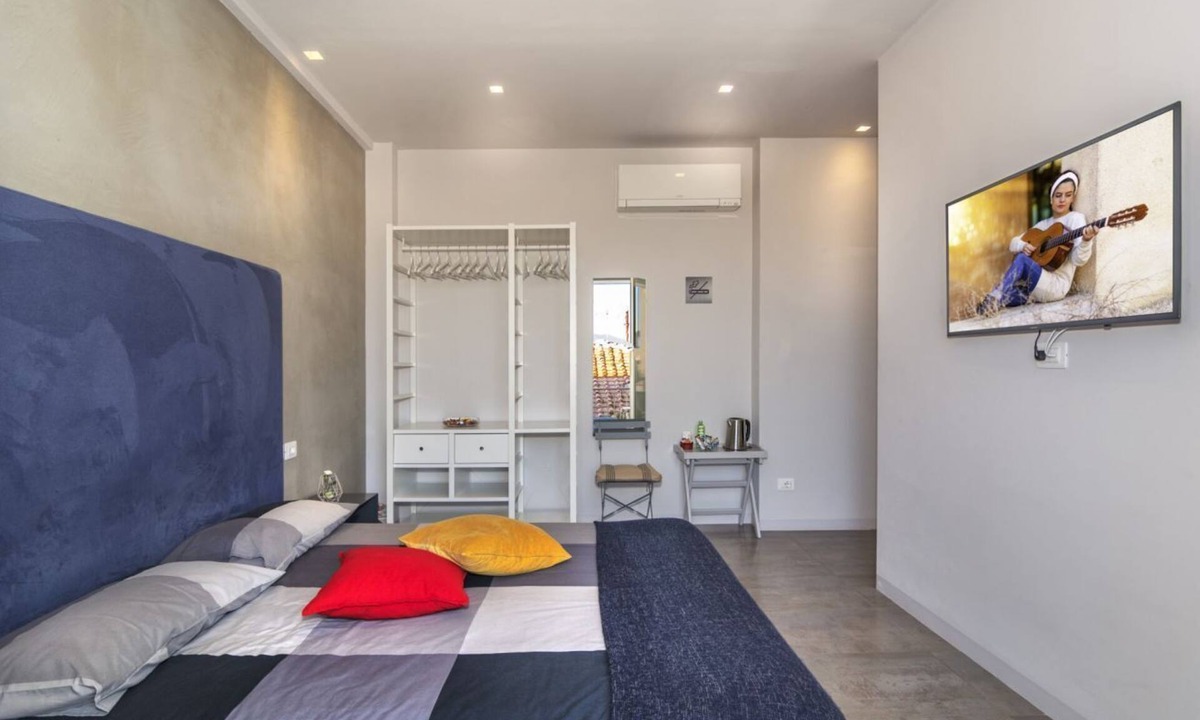 Pisa City Centre House | Mediceo 42 - Comfort Double Room with Balcony