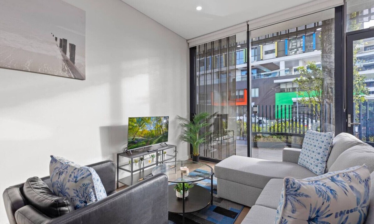 Waterloo Apartment | Modern City-Fringe Townhouse