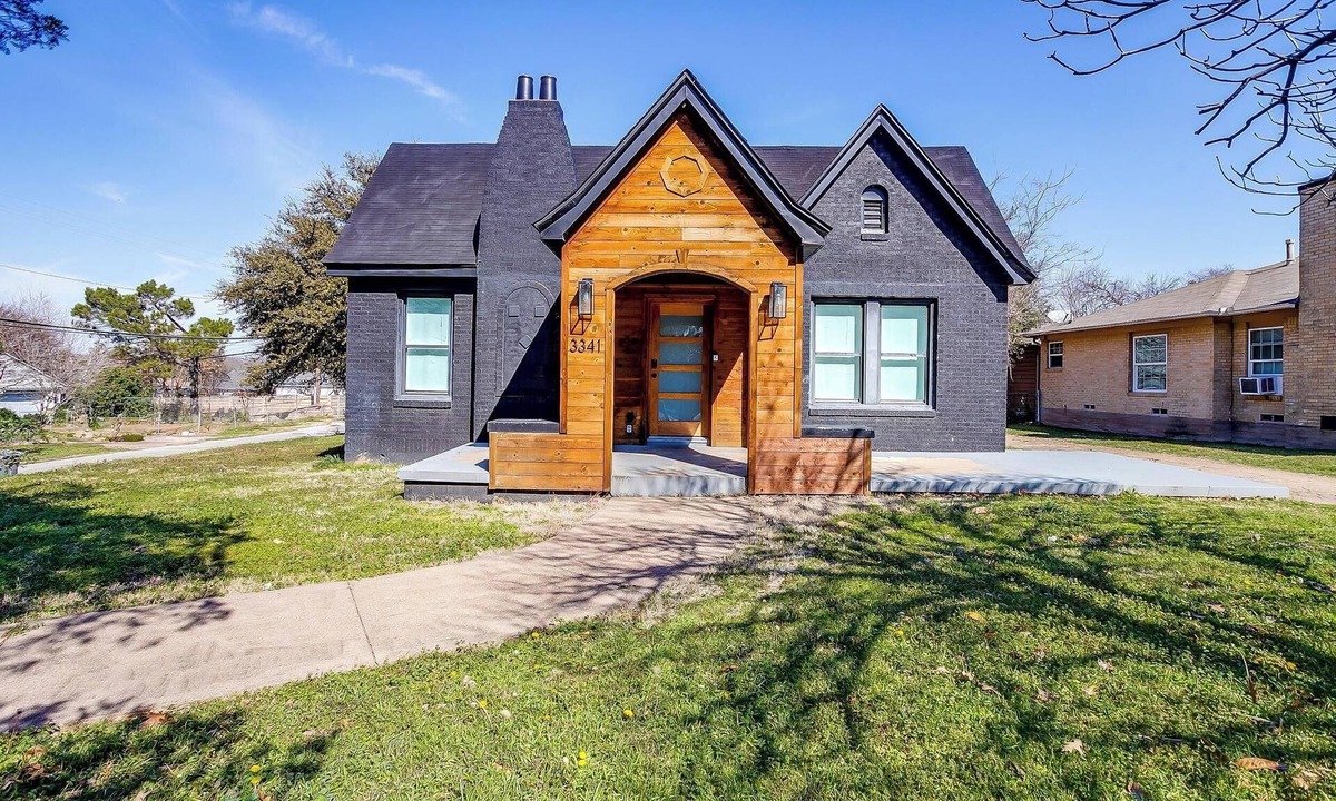 Oak Cliff House | Modern Dallas 3BR | Backyard Oasis & Firepit