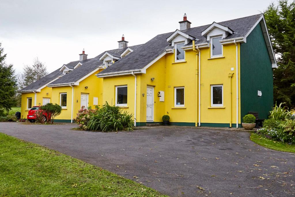Tinnahinch Ski Chalet | Mount Brandon Cottages Graiguenamanagh