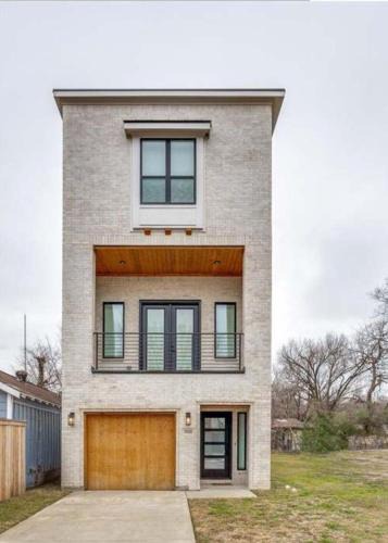 West Dallas Villa | Muncie U Too at Trinity Grove