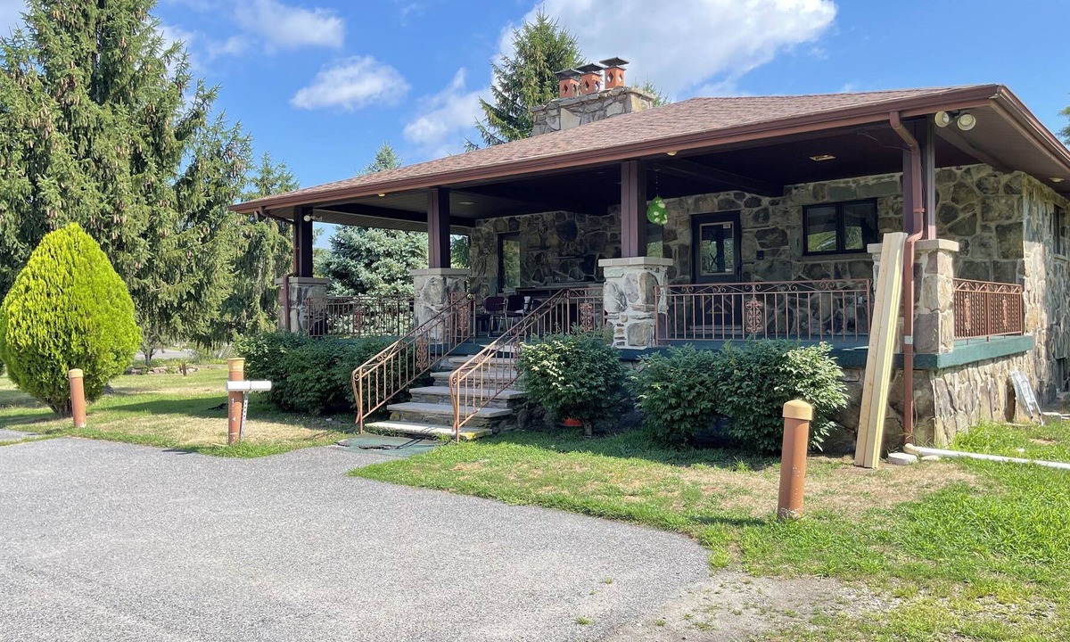 Taylor Villa | Newly Renovated Cozy/ Spacious VILLA in Nature