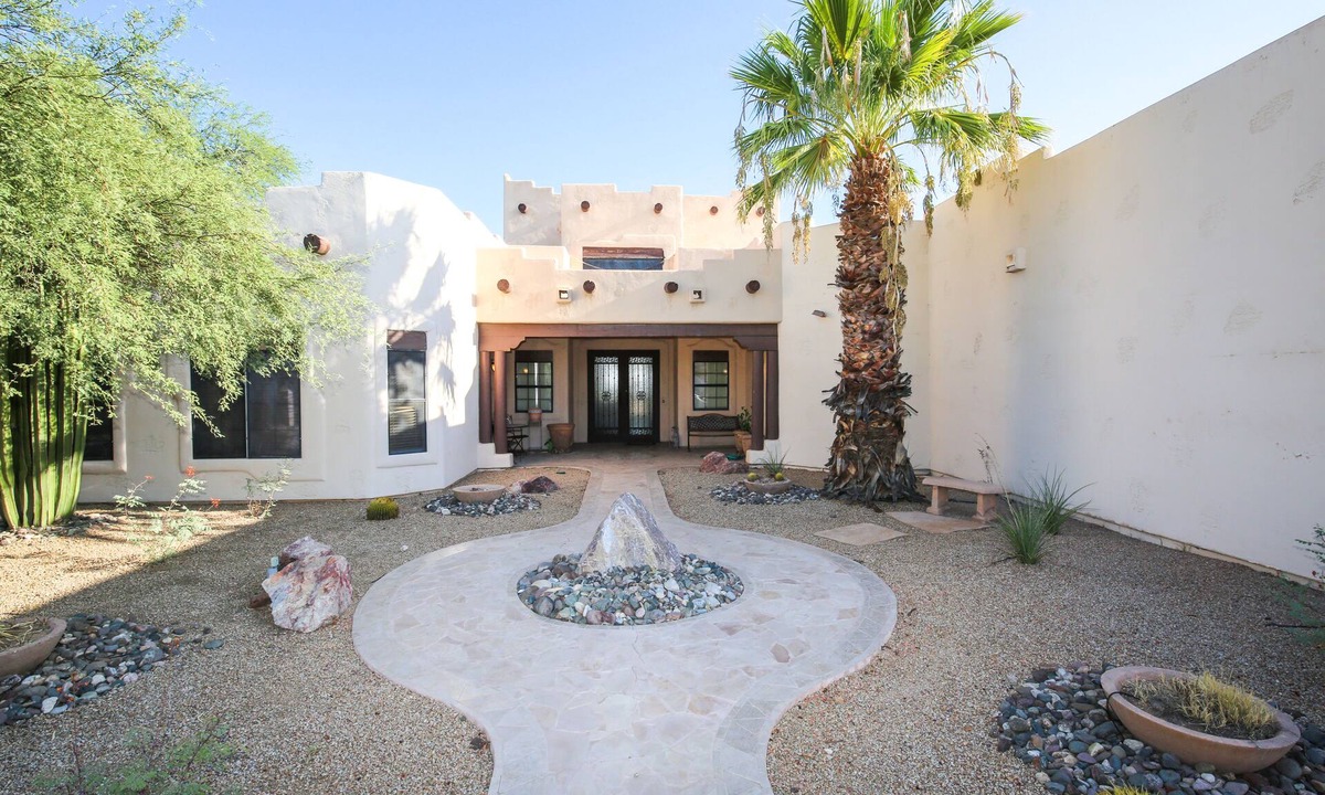 Casebolt And Germaine Estates House | Phoenix Scottsdale Golf House. NEW! Private Pickle Ball court. Great location.