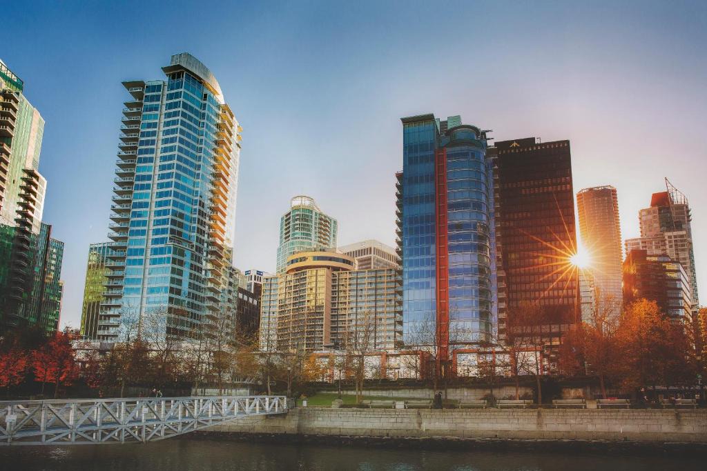 Coal Harbour Hotel | Pinnacle Hotel Harbourfront
