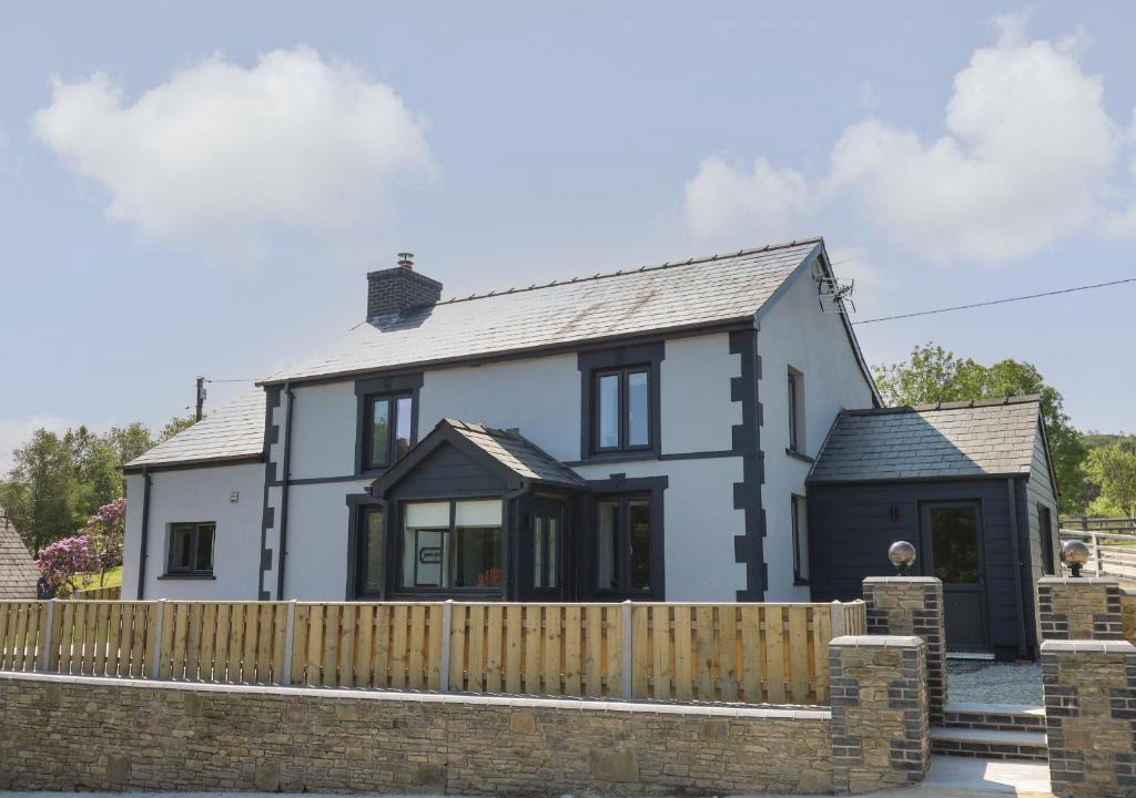 Devils Bridge House | Rhiwmynach