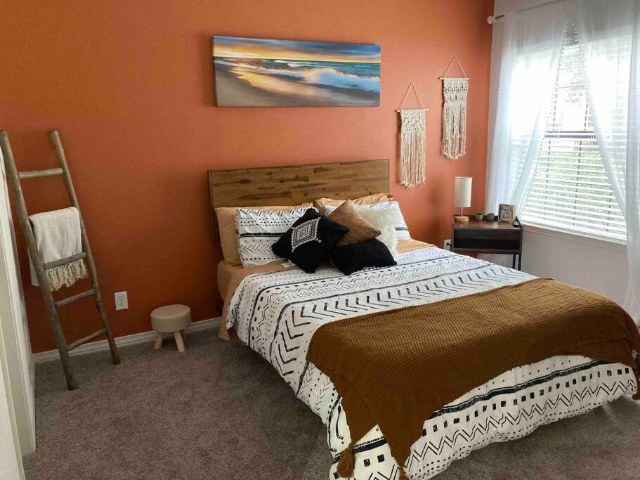 Irving Apartment | Serenity, Central Longterm Discount Free Parking