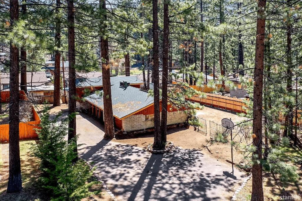 Lower Kingsbury House | South Tahoe Rustic Home! Sleeps Over 10! home