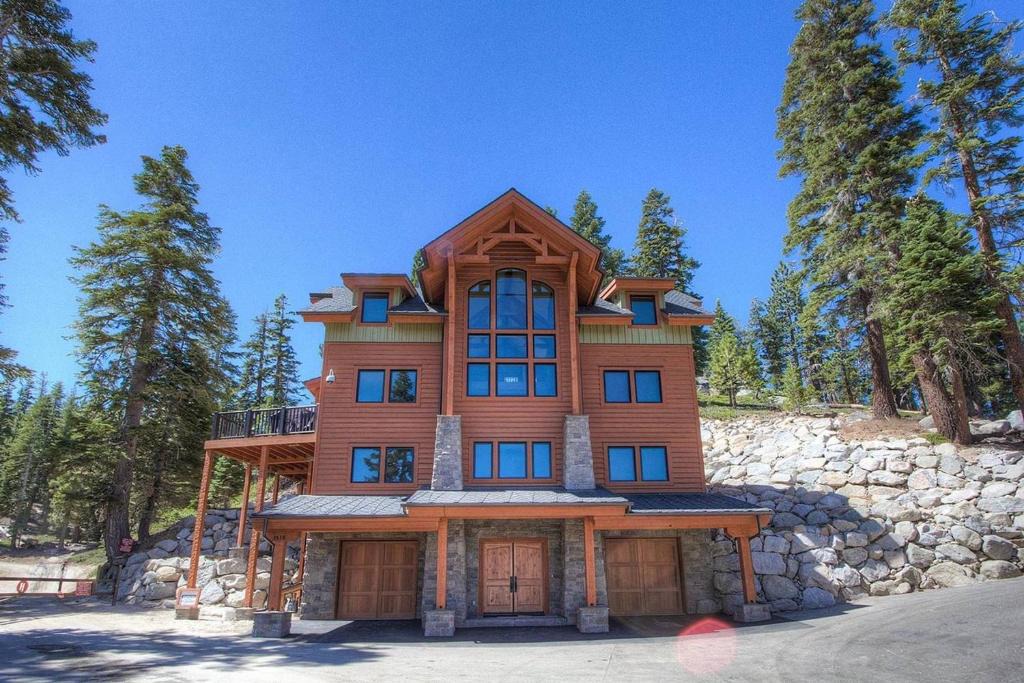 Tahoe Village House | Stage Coach Run by Lake Tahoe Accommodations