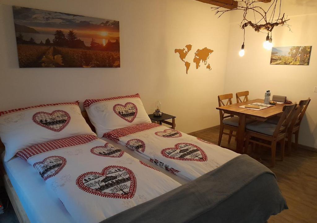 Villeneuve Apartment | Studio chez un vigneron au village au 2ème étage sans ascenseur