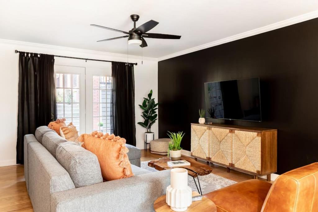 Rutledge Hill Apartment | Stylish Downtown Nashville 3 Beds, 1 Bedroom with Private Patio, Parking