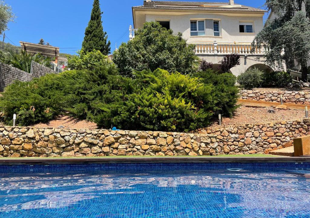 Vallirana House | Sunny forest Villa near Barcelona