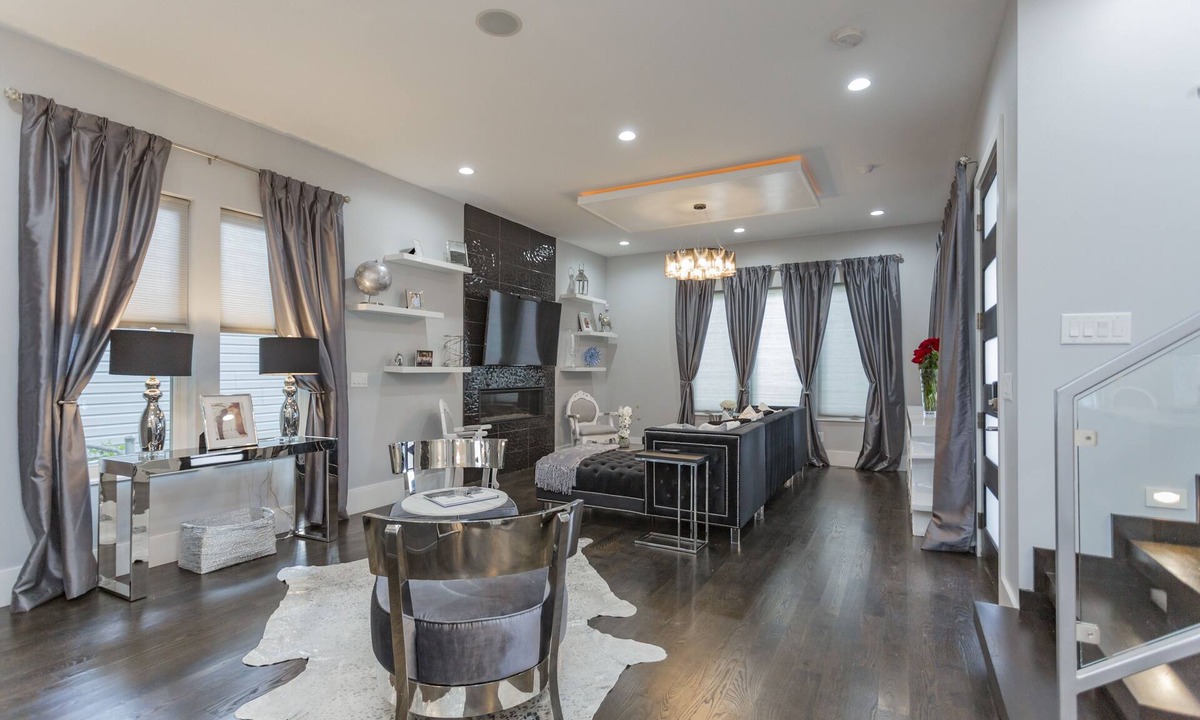 Buena Vista House | Treat Yourself To Luxury! 2 miles from Downtown with Private Pool!