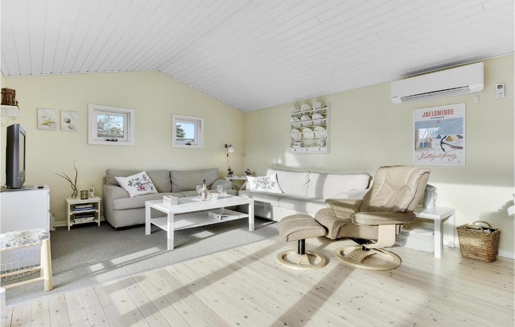 Juelsminde House | Two-Bedroom Holiday Home in Juelsminde