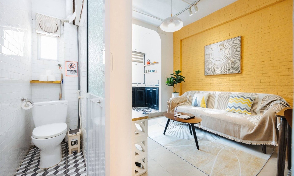 Old Quarter Apartment | UINQUE Railway View Apartment - SPACIOUS & PRIVATE