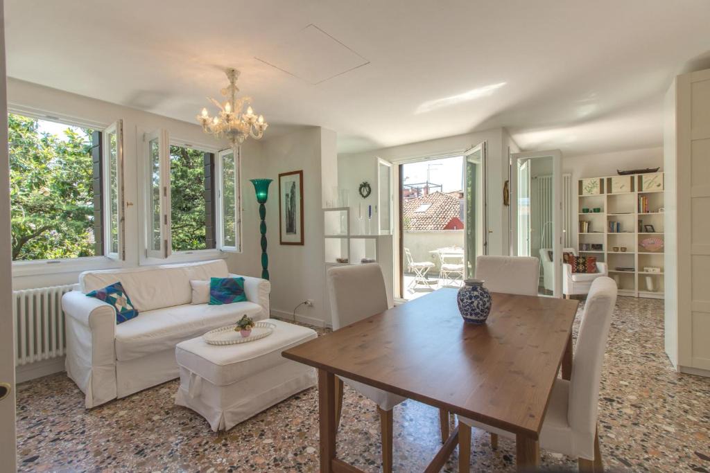 Dorsoduro Apartment | Ve N I Ce Cera C'à Belle Arti