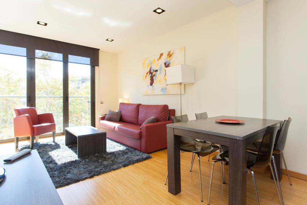 La Sagrada Familia Apartment | Weflating Modern Diagonal