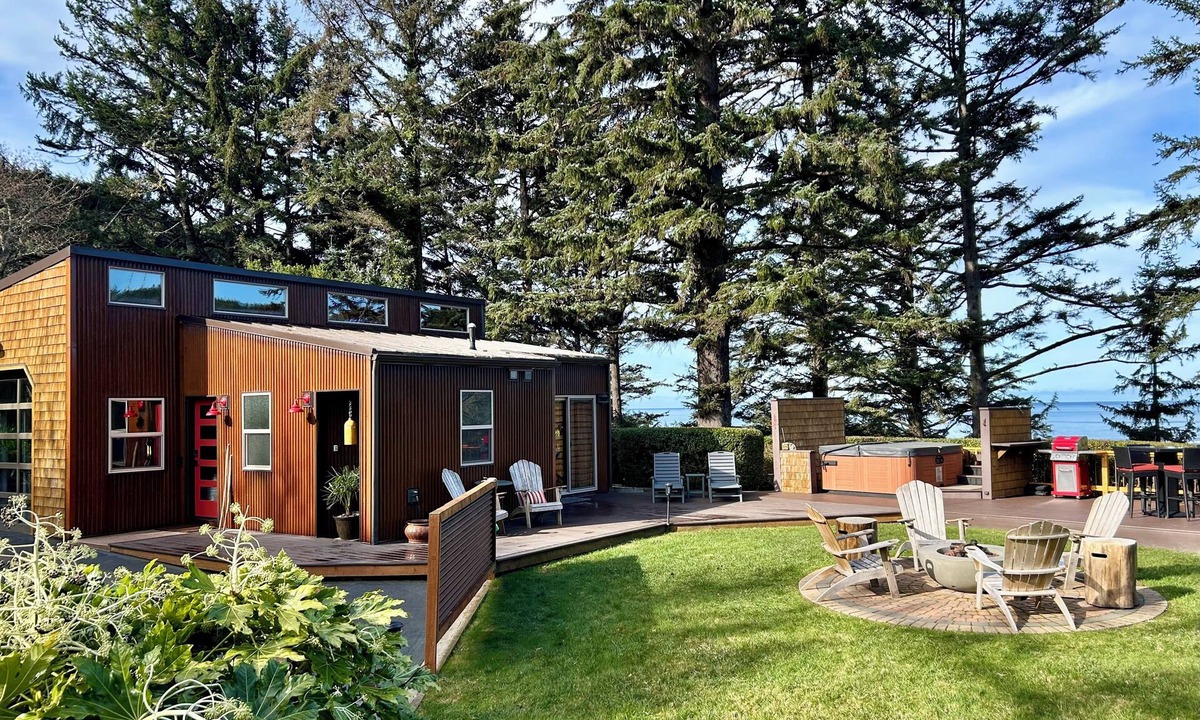 Gold Beach Cottage | Wild Coast Lookout offers privacy and a dramatic view of the Oregon Coast.