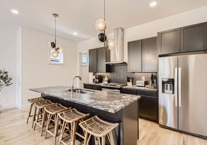 17- Home w/Rooftop - The Music City Collection