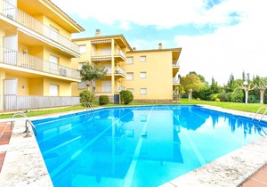 1CEN A2 -Basic apartment with communal garden and pool, only 800m from the beach of Llafranc