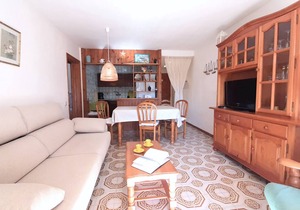 1CEN A3 -Basic Apartment with communal garden and pool, only 800m from the beach of Llafranc