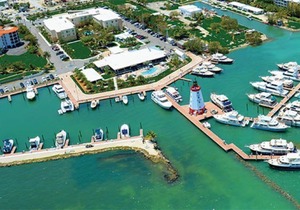 Adventure Awaits! Four Comfy Family Units, Pool, Parking and Near Attractions