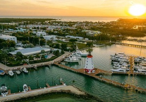 Adventure Awaits! Four Comfy Units Near Beaches, Pool and Attractions