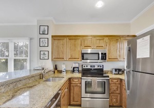 Canalside 2BR/2.5BA Conch Villa 7027 with Spa Tub: Village at Hawks Cay Villas