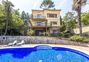 Catalunya Casas: Elegant Villa Siran in Corbera de Llobregat, 30 km to Barcelona