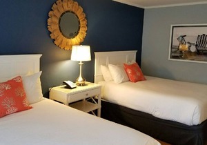 Comfort and Convenience! Pets Allowed, Free Parking, Tennis Courts, Hot Tub