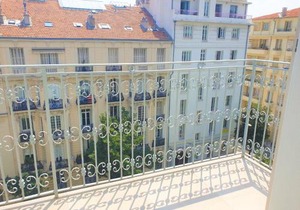 DUPLEX BALCON CENTRE MER 504