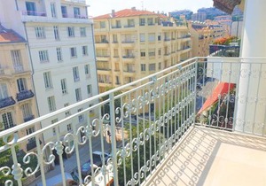 DUPLEX BALCON CENTRE MER 504